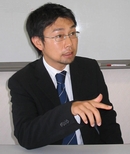 代表の西山です
